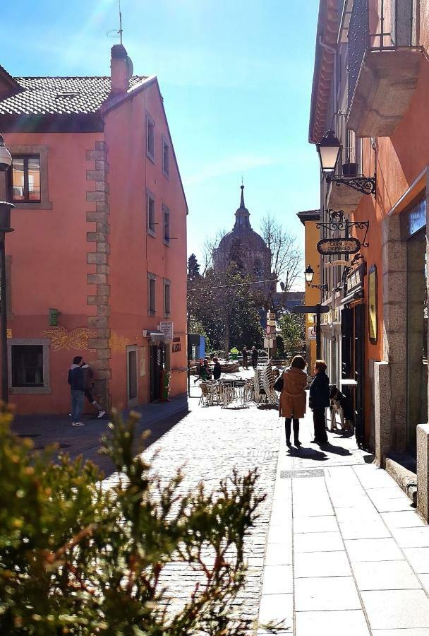 Appartamento Apartamento En Centro Historico De San Lorenzo De El Escorial Esterno foto